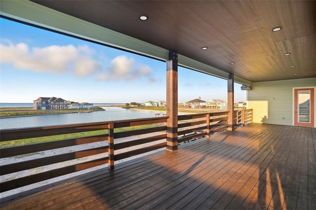 1511 Cape Velero Dr, Rockport, TX 78382