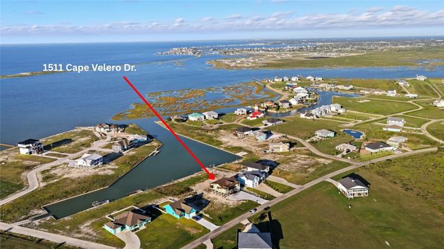 1511 Cape Velero Dr, Rockport, TX 78382
