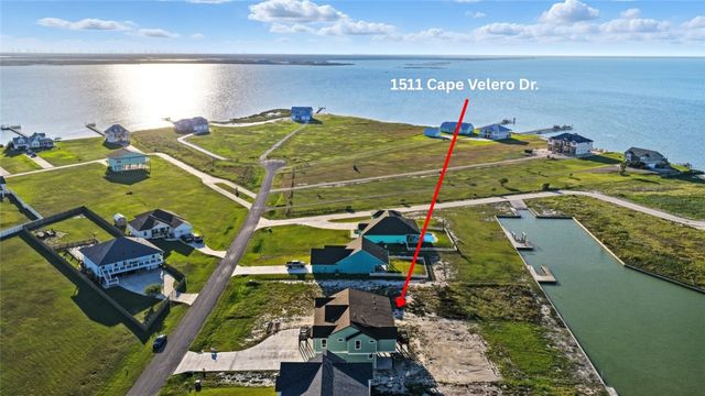 1511 Cape Velero Dr, Rockport, TX 78382