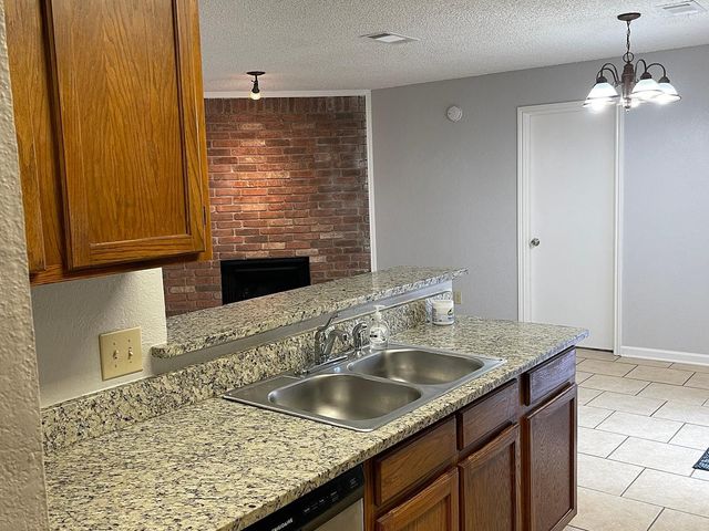 6715 Crestmont Court 6715, Fort Worth, TX 76133