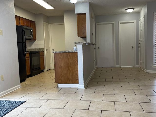 6715 Crestmont Court 6715, Fort Worth, TX 76133