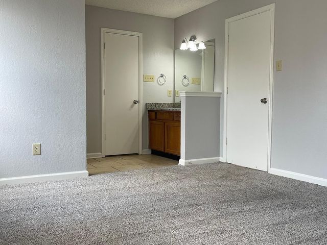 6715 Crestmont Court 6715, Fort Worth, TX 76133