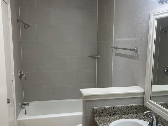 6715 Crestmont Court 6715, Fort Worth, TX 76133