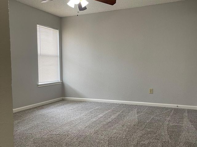 6715 Crestmont Court 6715, Fort Worth, TX 76133