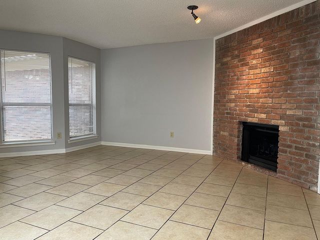 6715 Crestmont Court 6715, Fort Worth, TX 76133