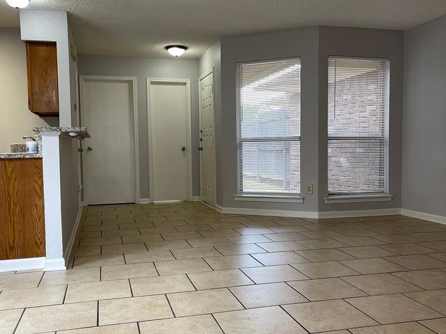 6715 Crestmont Court 6715, Fort Worth, TX 76133