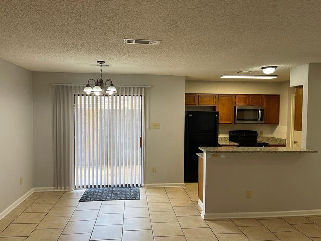 6715 Crestmont Court 6715, Fort Worth, TX 76133