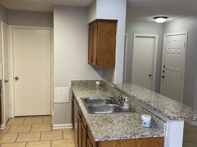 6715 Crestmont Court 6715, Fort Worth, TX 76133