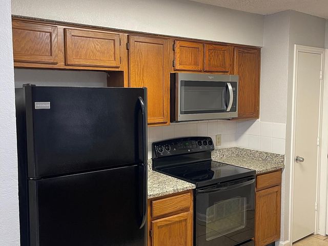 6715 Crestmont Court 6715, Fort Worth, TX 76133