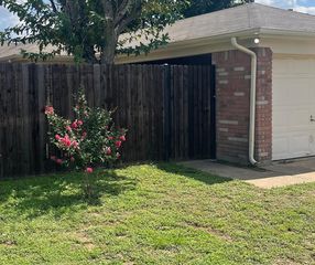 6715 Crestmont Court 6715, Fort Worth, TX 76133