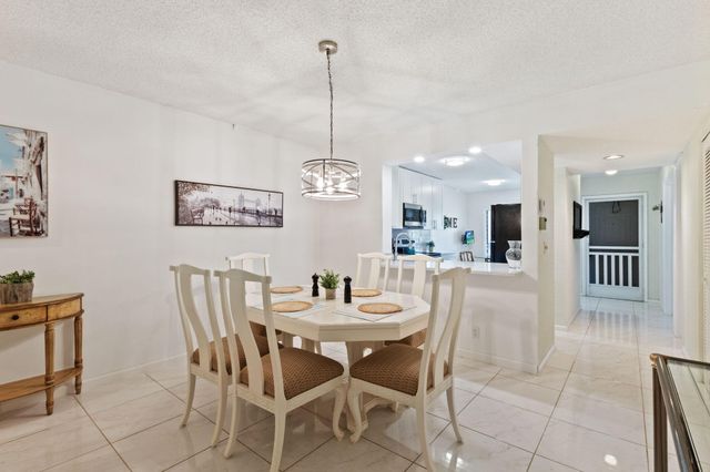 5380 CEDAR LAKE Drive 304, Boynton Beach, FL 33437