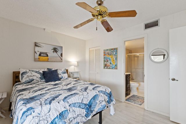 5380 CEDAR LAKE Drive 304, Boynton Beach, FL 33437