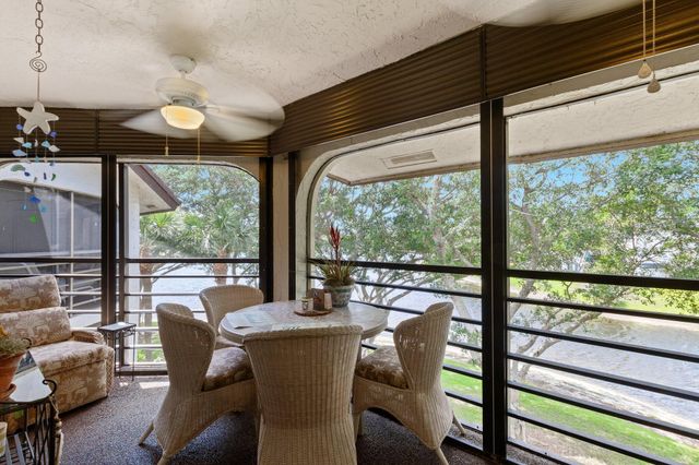 5380 CEDAR LAKE Drive 304, Boynton Beach, FL 33437