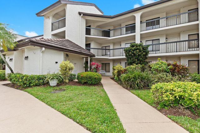 5380 CEDAR LAKE Drive 304, Boynton Beach, FL 33437