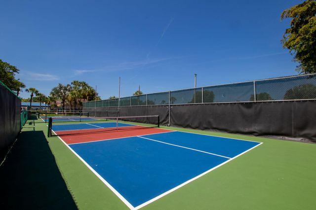 5380 CEDAR LAKE Drive 304, Boynton Beach, FL 33437
