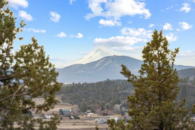 1216 Vine Maple Drive, Klamath Falls, OR 97601