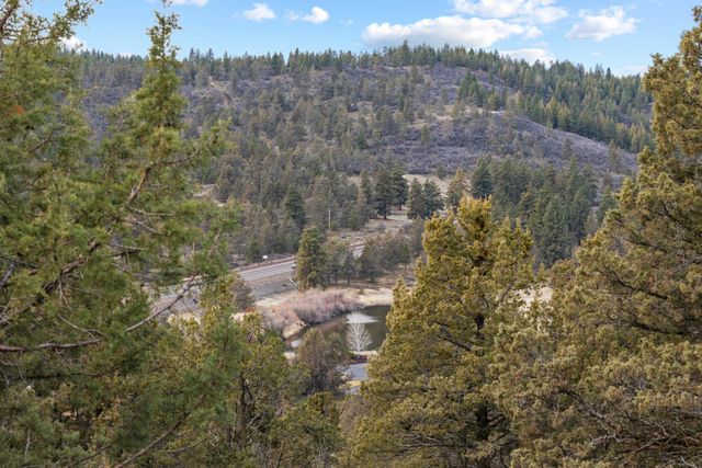 1216 Vine Maple Drive, Klamath Falls, OR 97601