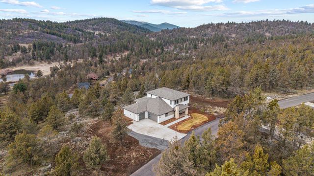 1216 Vine Maple Drive, Klamath Falls, OR 97601