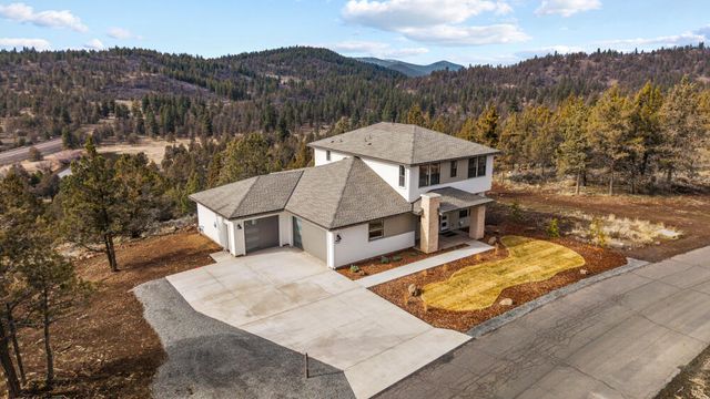 1216 Vine Maple Drive, Klamath Falls, OR 97601