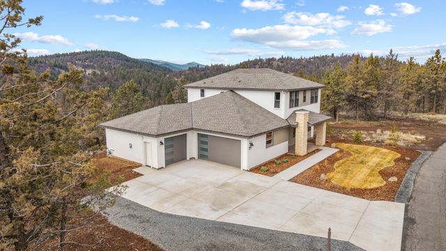 1216 Vine Maple Drive, Klamath Falls, OR 97601