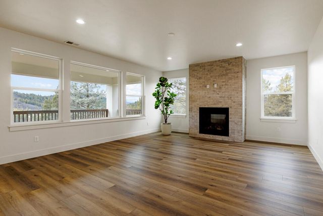 1216 Vine Maple Drive, Klamath Falls, OR 97601