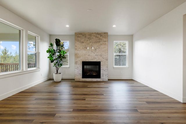 1216 Vine Maple Drive, Klamath Falls, OR 97601