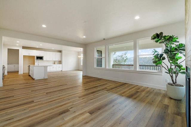 1216 Vine Maple Drive, Klamath Falls, OR 97601