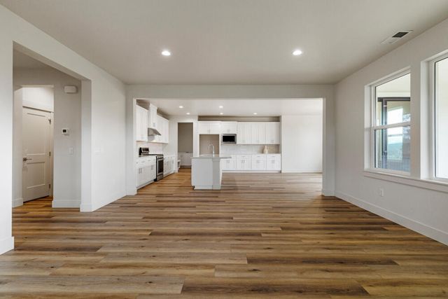 1216 Vine Maple Drive, Klamath Falls, OR 97601