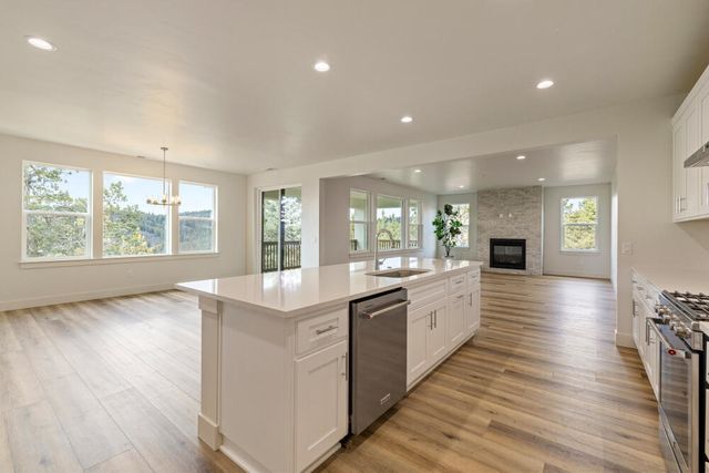 1216 Vine Maple Drive, Klamath Falls, OR 97601