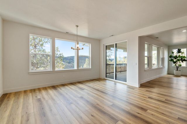 1216 Vine Maple Drive, Klamath Falls, OR 97601