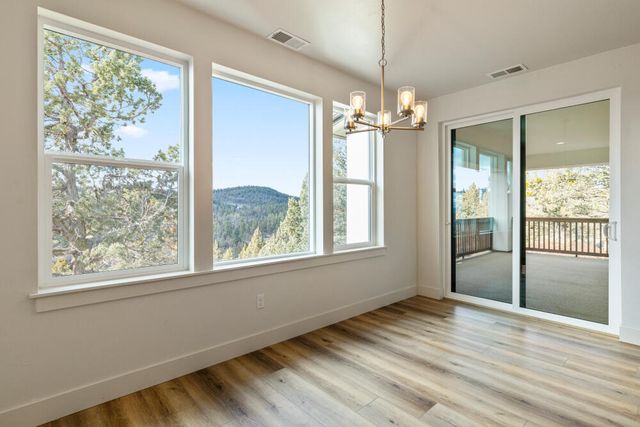 1216 Vine Maple Drive, Klamath Falls, OR 97601