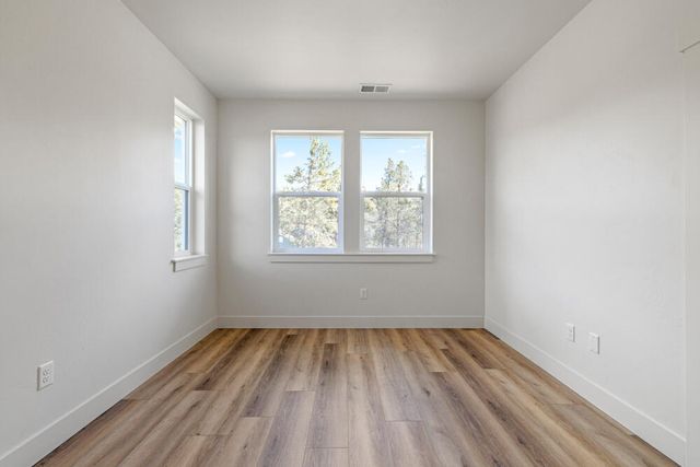 1216 Vine Maple Drive, Klamath Falls, OR 97601