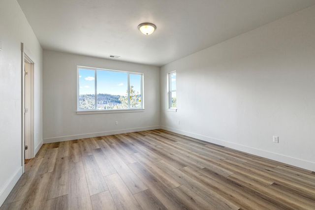 1216 Vine Maple Drive, Klamath Falls, OR 97601