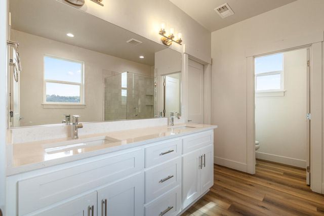 1216 Vine Maple Drive, Klamath Falls, OR 97601