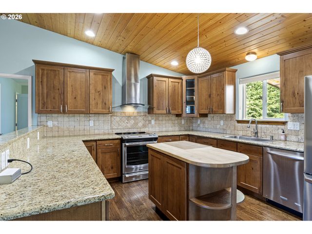 1155 12TH Ct Se, Bandon, OR 97411