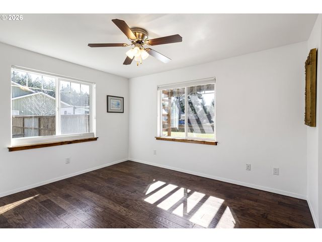 1155 12TH Ct Se, Bandon, OR 97411