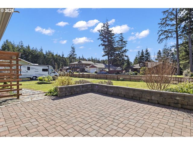 1155 12TH Ct Se, Bandon, OR 97411