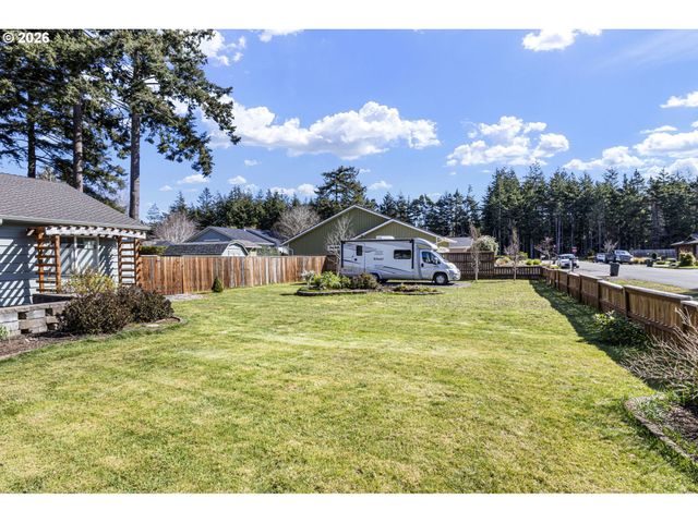 1155 12TH Ct Se, Bandon, OR 97411