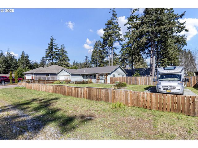1155 12TH Ct Se, Bandon, OR 97411