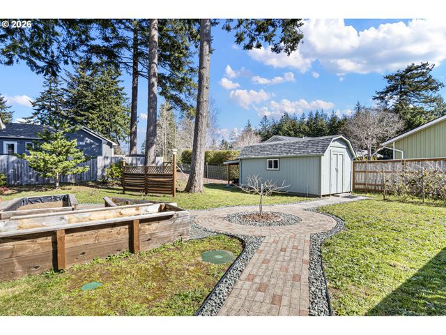 1155 12TH Ct Se, Bandon, OR 97411