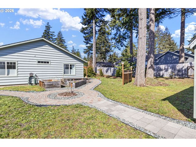 1155 12TH Ct Se, Bandon, OR 97411