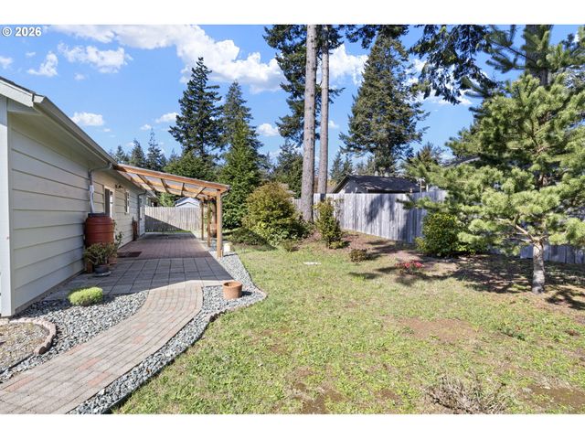 1155 12TH Ct Se, Bandon, OR 97411