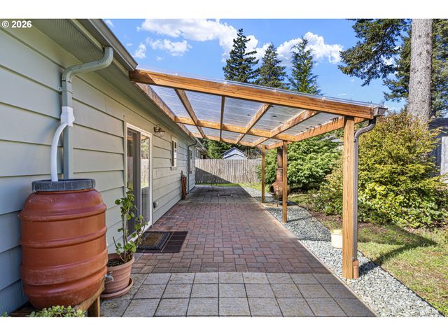 1155 12TH Ct Se, Bandon, OR 97411