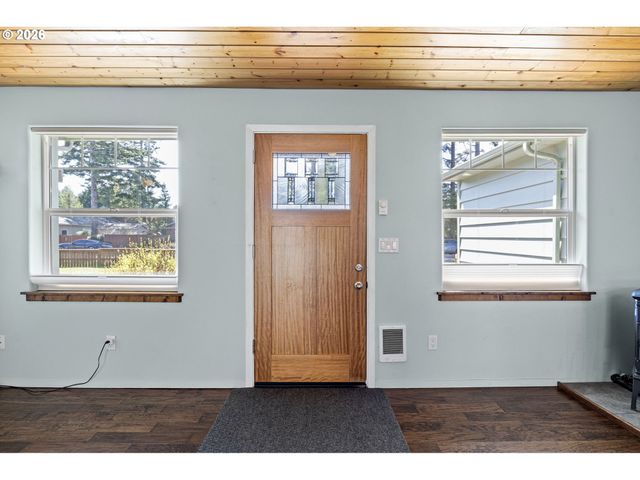 1155 12TH Ct Se, Bandon, OR 97411