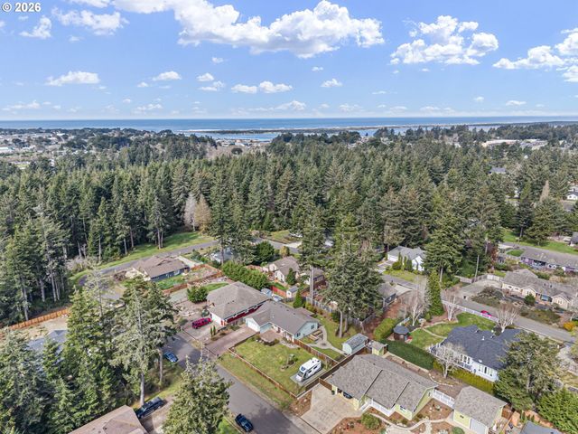 1155 12TH Ct Se, Bandon, OR 97411