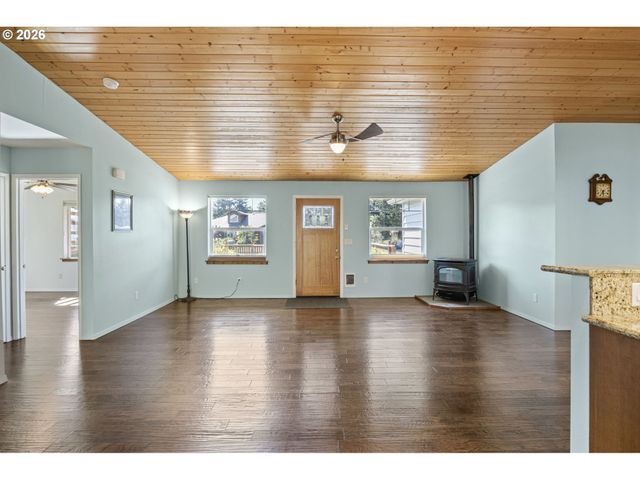 1155 12TH Ct Se, Bandon, OR 97411