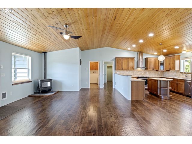 1155 12TH Ct Se, Bandon, OR 97411