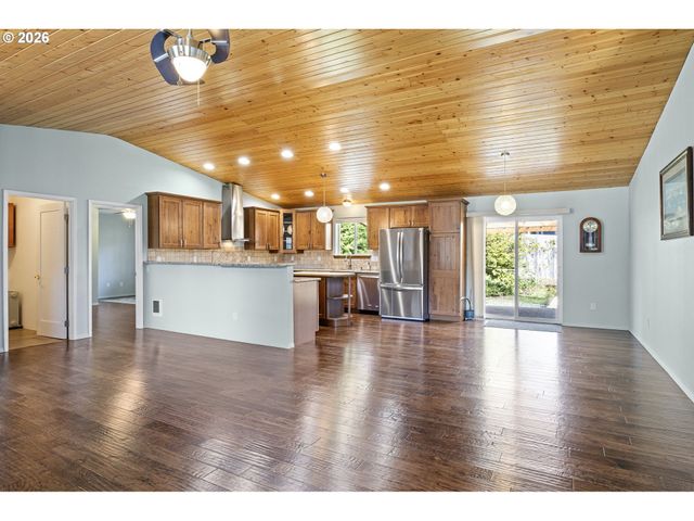 1155 12TH Ct Se, Bandon, OR 97411