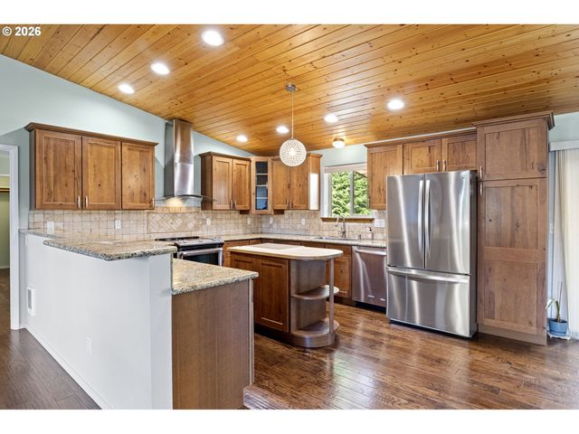 1155 12TH Ct Se, Bandon, OR 97411