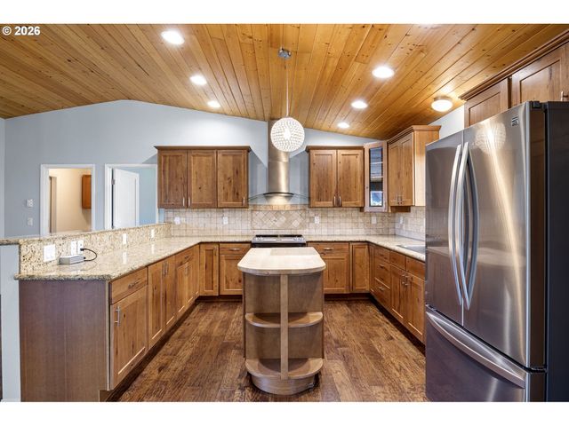 1155 12TH Ct Se, Bandon, OR 97411